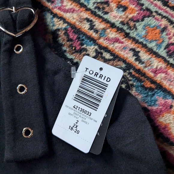 Torrid Plus Size Foxy Scoop Neck Heart Buckle Strap Tank - 2 - Picture 9 of 9